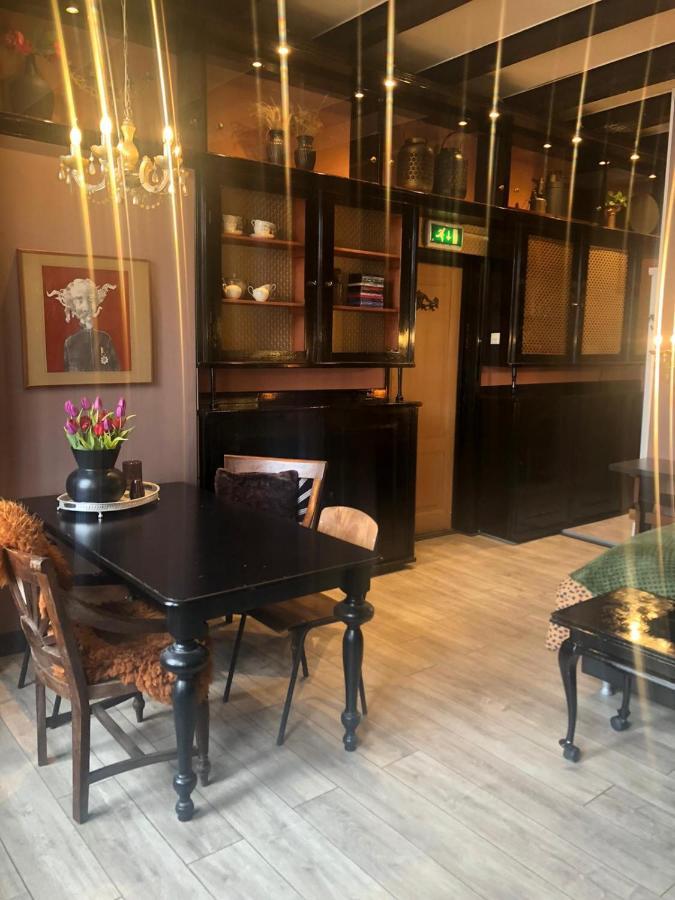 弗利辛恩 Slapen Bij Cafe De Concurrent酒店 外观 照片