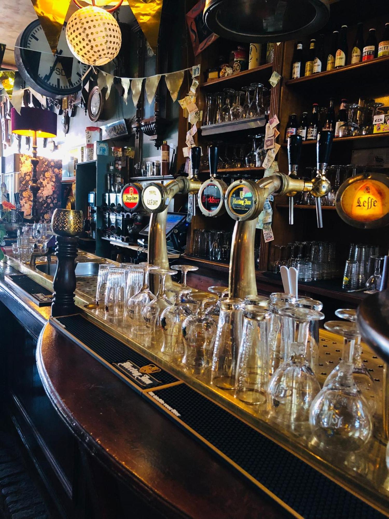 弗利辛恩 Slapen Bij Cafe De Concurrent酒店 外观 照片